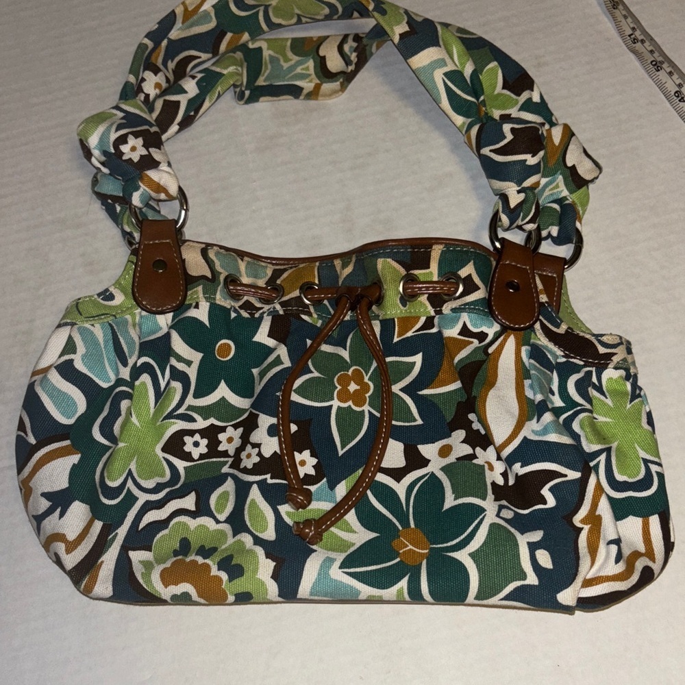 CROFT AND BARROW GREEN FLORAL DESIGN IN CANCAS WITH TAN FAUX LEATHER ACCENTS